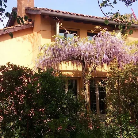 Il Fienile, Casa In Campagna Con Parcheggio Privato E Giardino Privato, A 6 Chilometri Da Centro E 1 Chilometro Da Fiera, Parco Commerciale Meraville E Gran Tour Italia Апартаменты *