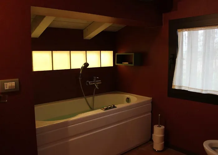 Il Fienile, Casa In Campagna Con Parcheggio Privato E Giardino Privato, A 6 Chilometri Da Centro E 1 Chilometro Da Fiera, Parco Commerciale Meraville E Gran Tour Italia * Bolonia