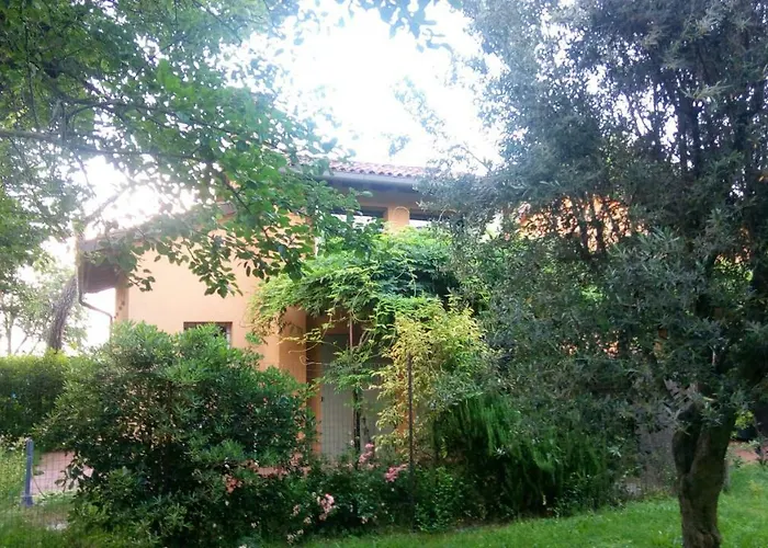 Il Fienile, Casa In Campagna Con Parcheggio Privato E Giardino Privato, A 6 Chilometri Da Centro E 1 Chilometro Da Fiera, Parco Commerciale Meraville E Gran Tour Italia Apartman