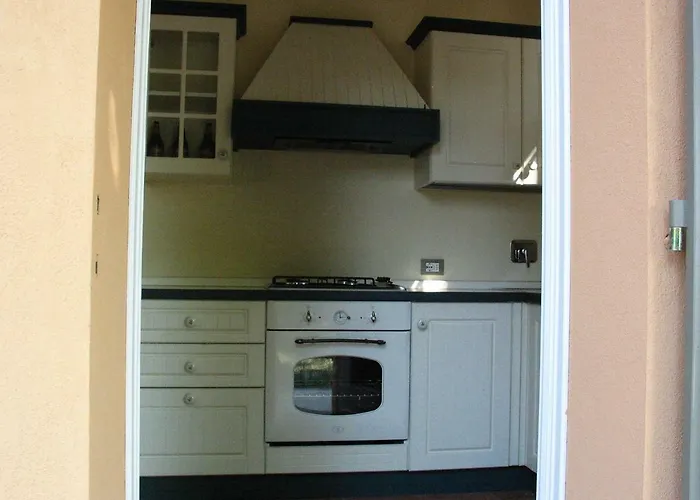 Il Fienile, Casa In Campagna Con Parcheggio Privato E Giardino Privato, A 6 Chilometri Da Centro E 1 Chilometro Da Fiera, Parco Commerciale Meraville E Gran Tour Italia Apartman *