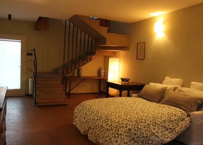 Il Fienile, Casa In Campagna Con Parcheggio Privato E Giardino Privato, A 6 Chilometri Da Centro E 1 Chilometro Da Fiera, Parco Commerciale Meraville E Gran Tour Italia Apartman *